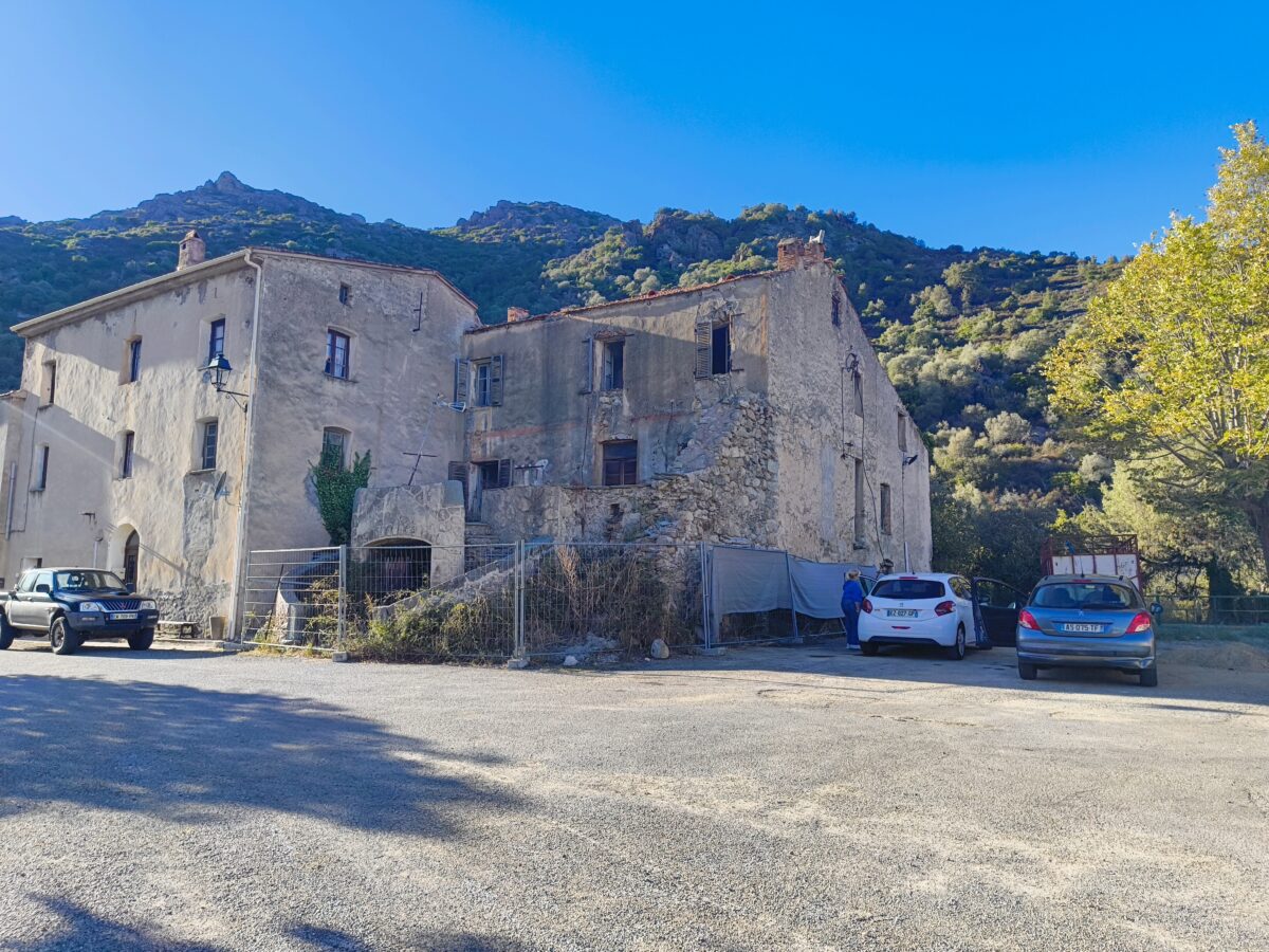 Réhabilitation d'un palazzi à Ponte Castirla - Vue extérieure de la maison existante