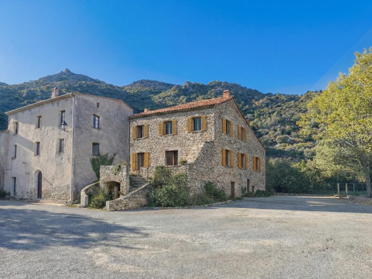 Réhabilitation d'un palazzi à Ponte Castirla - Vue extérieure de la maison projeté